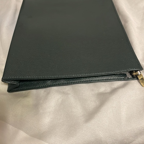 Louis Vuitton pouch in hunter green W/ COA - Picture 5 of 9